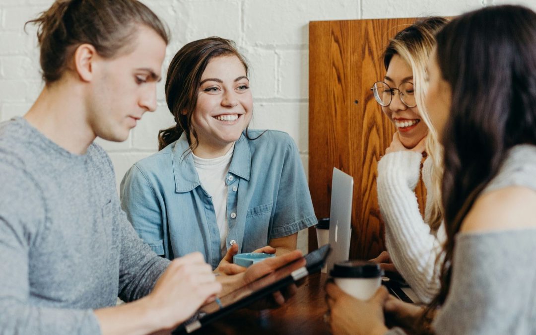 La « positivité toxique » en entreprise, l’analyse de Sarah Benmoyal Bouzaglo dans The Conversation