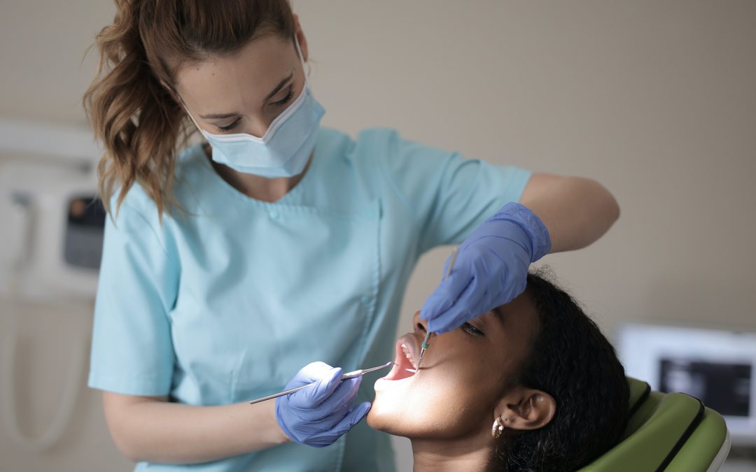 Chirurgiens-dentistes : une enquête épidémiologique pour évaluer leur exposition aux risques