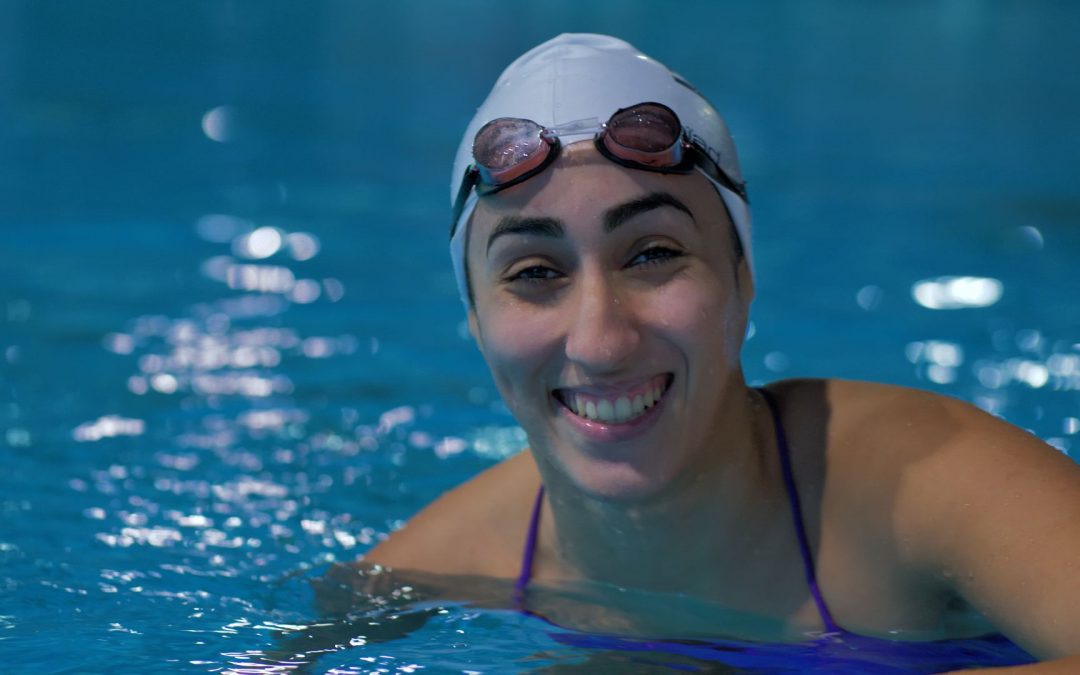 Rencontre avec Mayssa Guermoud, étudiante et nageuse artistique en lice pour les JO 2024